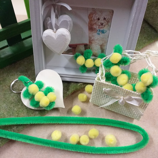 costruire con pompon per creare fai da te rametti mimosa finta artificiale con ciniglia palline fili scovolini uso foglie per lavoretti creativi bambini festa donna
