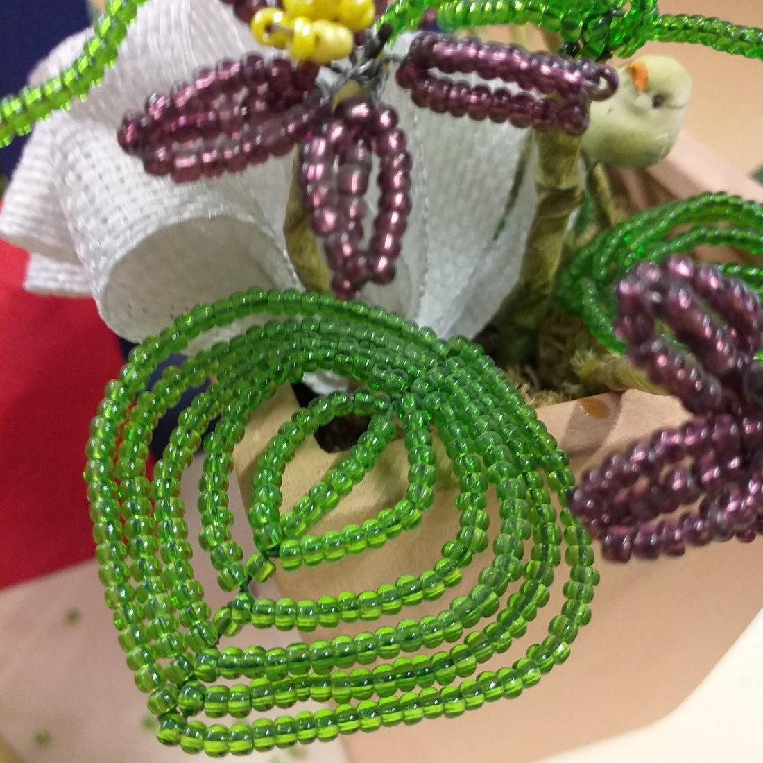 tecnica perline fiori hobby creare foglie violette con palo veneziano perno centrale