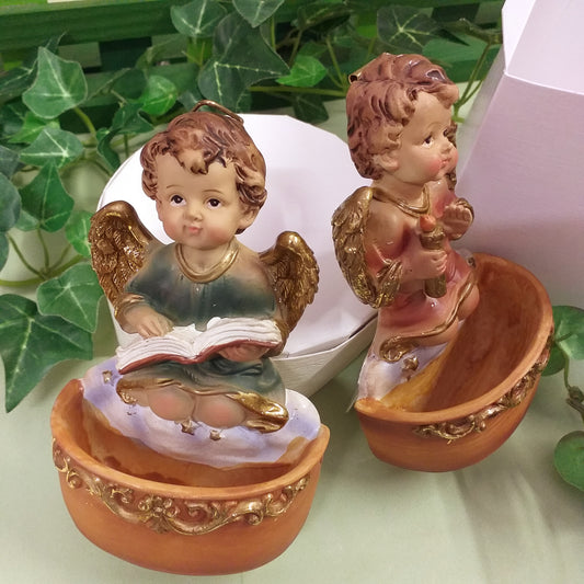 in lettura o con candela davanti e profilo di angeli da appendere bomboniere idee regalo oggetto resina acquasantiera forma angioletto