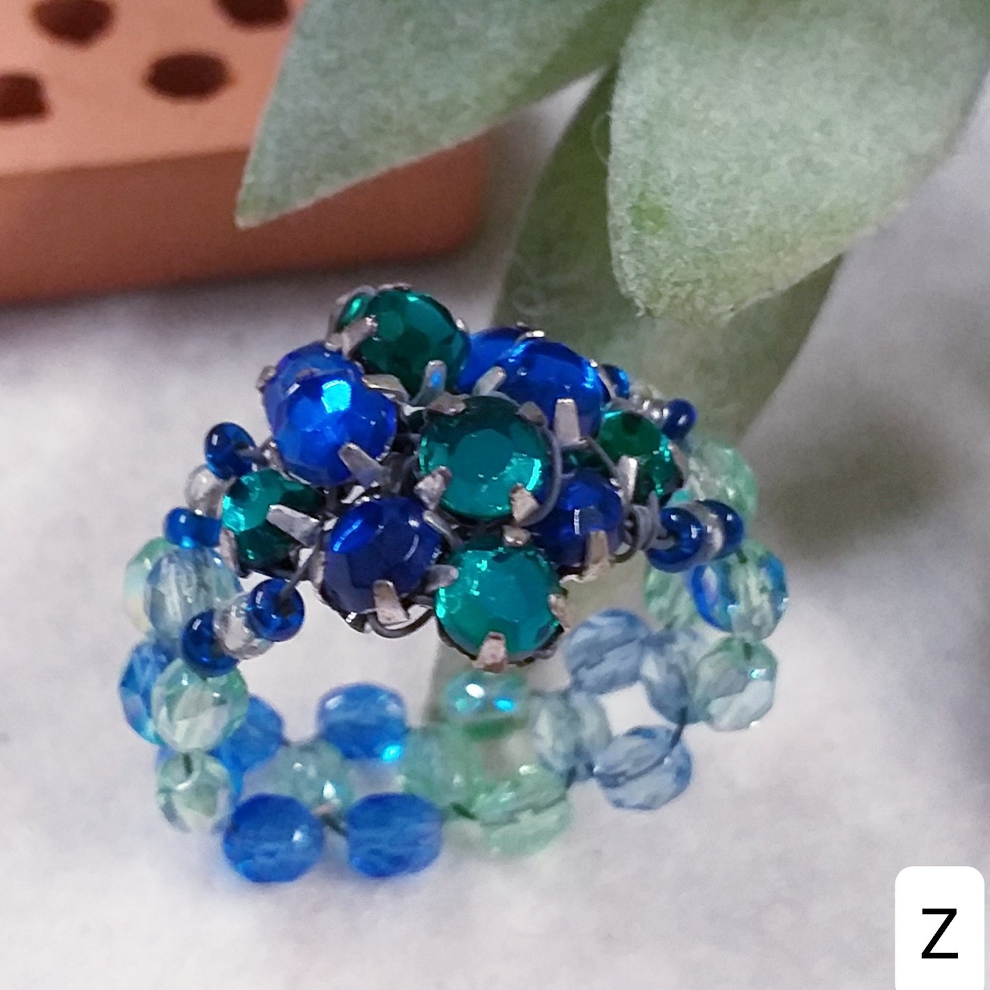 brillantini blu zaffiro verde smeraldo cristalli Swarovski shop anelli artigianali bigiotteria di perline perle pietre intreccio schema tecnica fatti a mano con filo e basi