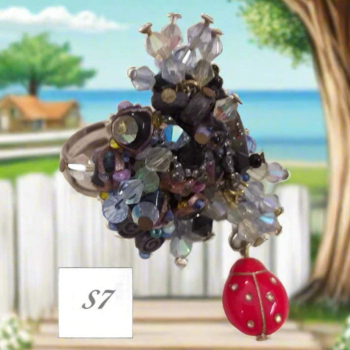 azzurro nero coccinella rossa shop anelli artigianali fatti a mano bigiotteria di perline perle pietre intrecciati bijoux con filo e basi cristalli Swarovski componenti di murano