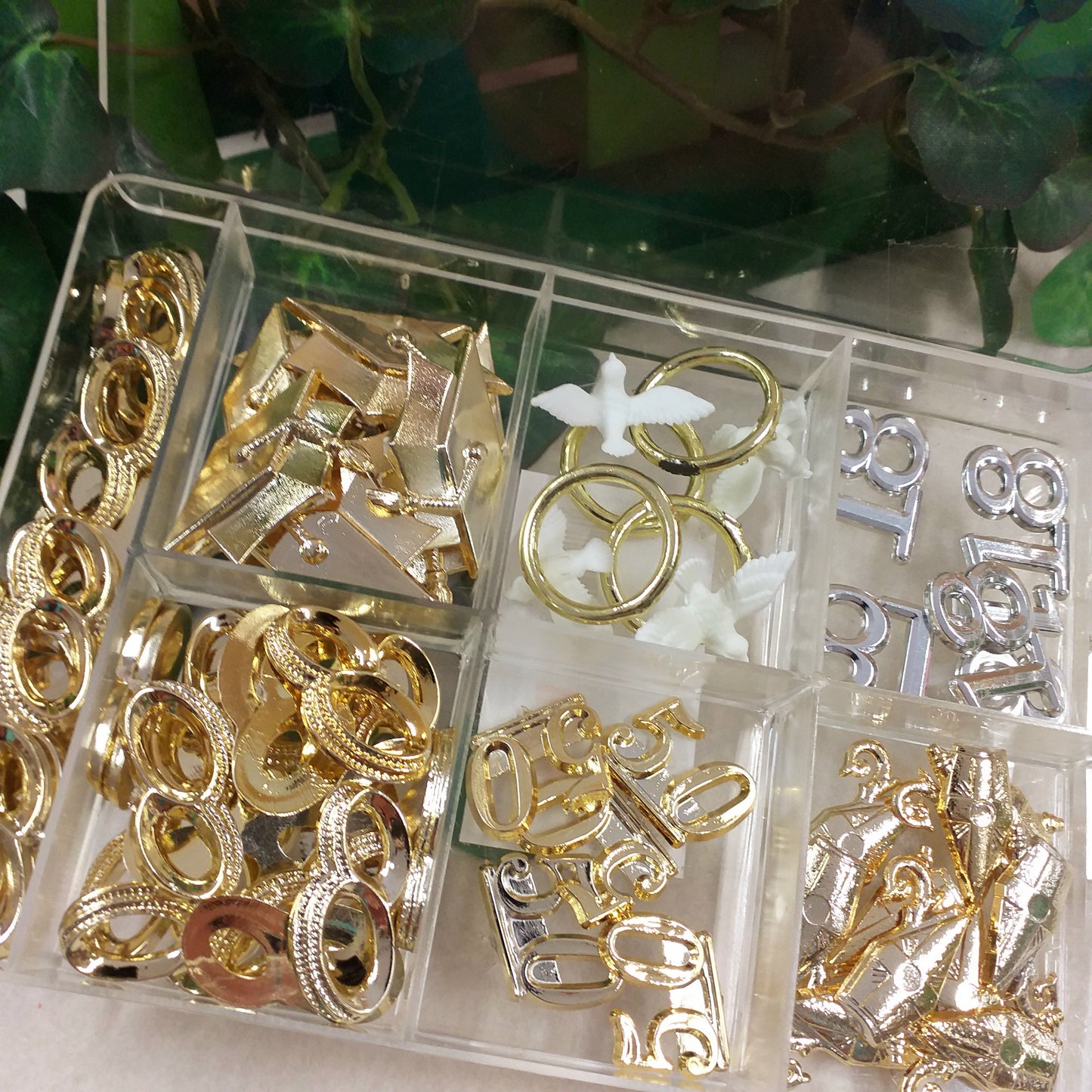 numero 18 50 tocco laurea fedi matrimonio mitria cresima applicazioni bomboniere fai da te simboli in plastica per confezioni da incollare su segnaposto nastro bigliettini packaging confezionamento regalo