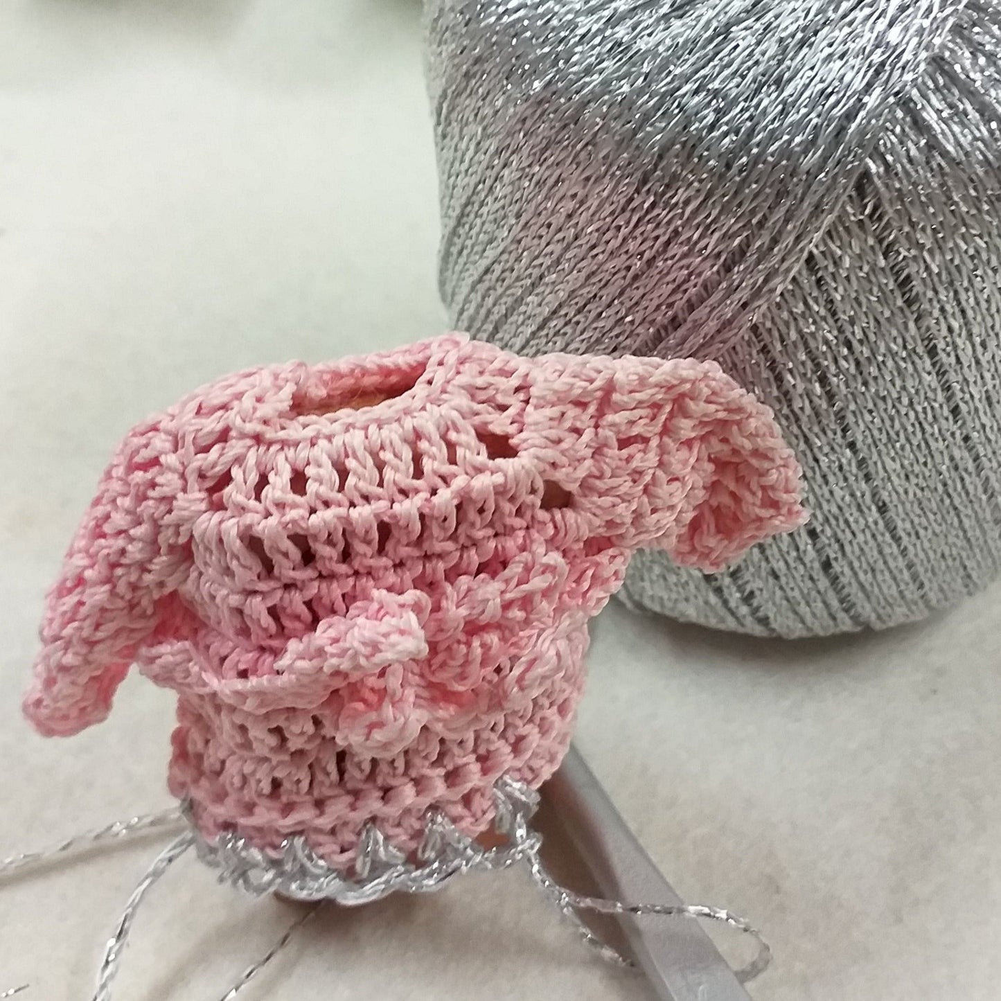 come creare maglioncino con filo argento filato metallizzato Le Antiche Mercerie lurex lamé argentato uso lavori uncinetto maglia filo addobbi albero Natale bomboniere angioletti