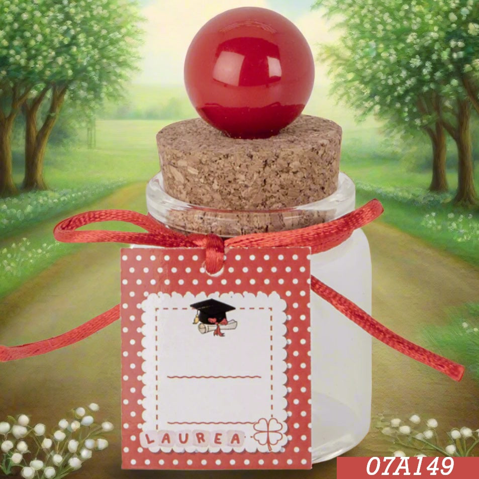 barattolo portaconfetti da personalizzare bottiglietta vasetto vetro barattolino laurea bomboniera tappo sughero pallina cordino rosso tag da scrivere con cappello tocco pergamena