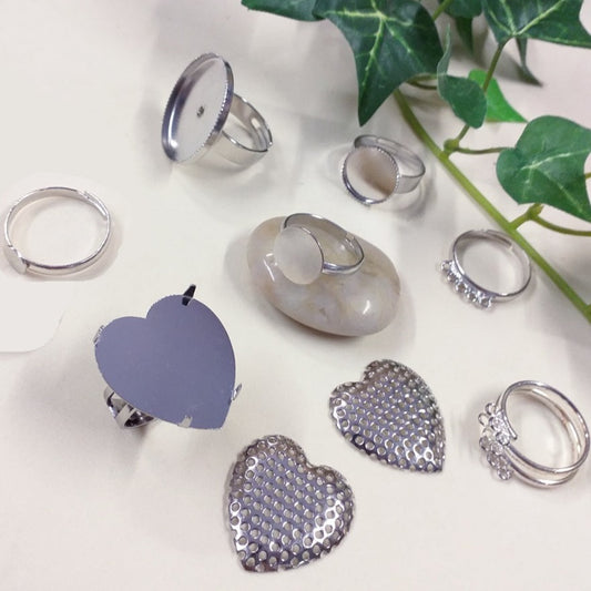 Basi anelli porta cabochon fai da te bigiotteria charms pietre perline perle da incastonare incollare su piastrina tonda agganciare ciondolini lavorare bottone microforato retina cuore