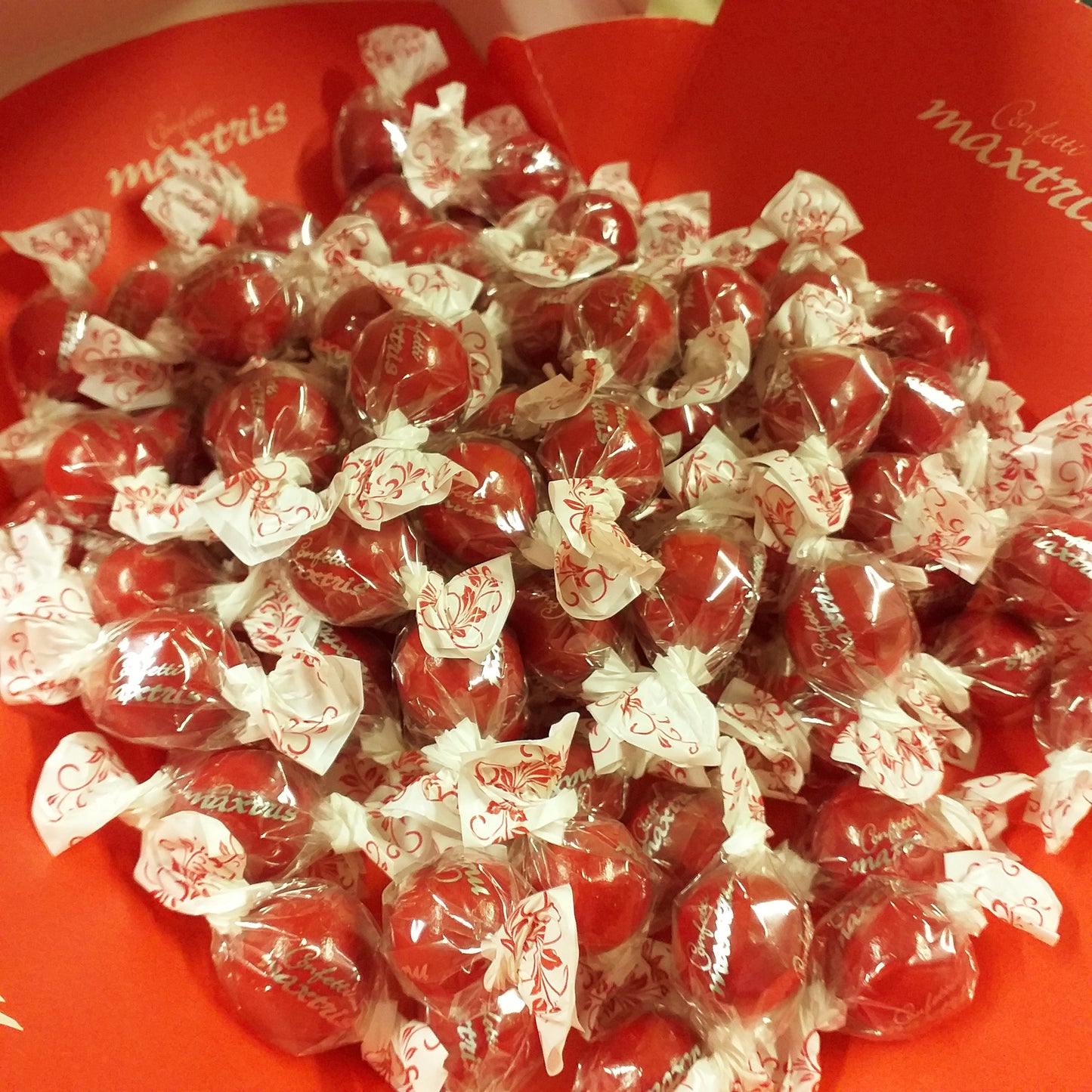 interno vassoio regalo cadeaux Maxtris Italian confetti twist Bon Bon cream cioccolato bianco ricoperto da cioccolato al latte confettato zucchero incartati singolarmente doppio fiocco come cioccolatini