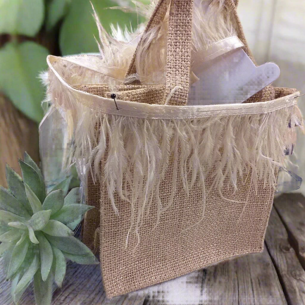 idea fai da te come decorare borsa juta con passamaneria panna nastro con frange piume di struzzo naturale bordura da applicare vestitini abitini cappelli ghirlande nascita costumi danza ballo sudamericano