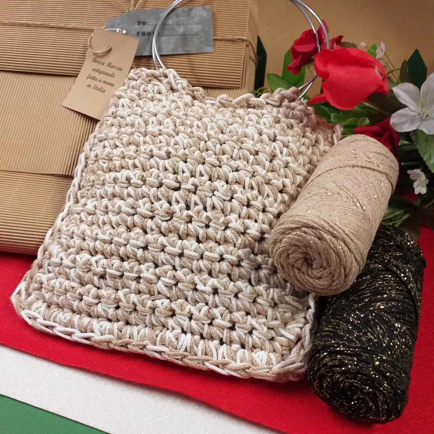 nero e beige lurex Borsa Marzia artigianale fatta a mano in Italia uncinetto crochet bag pochette di corda cotone green macramè cordino manici cerchio metallo colore argento uso borsetta da giorno sera elegante cerimonia