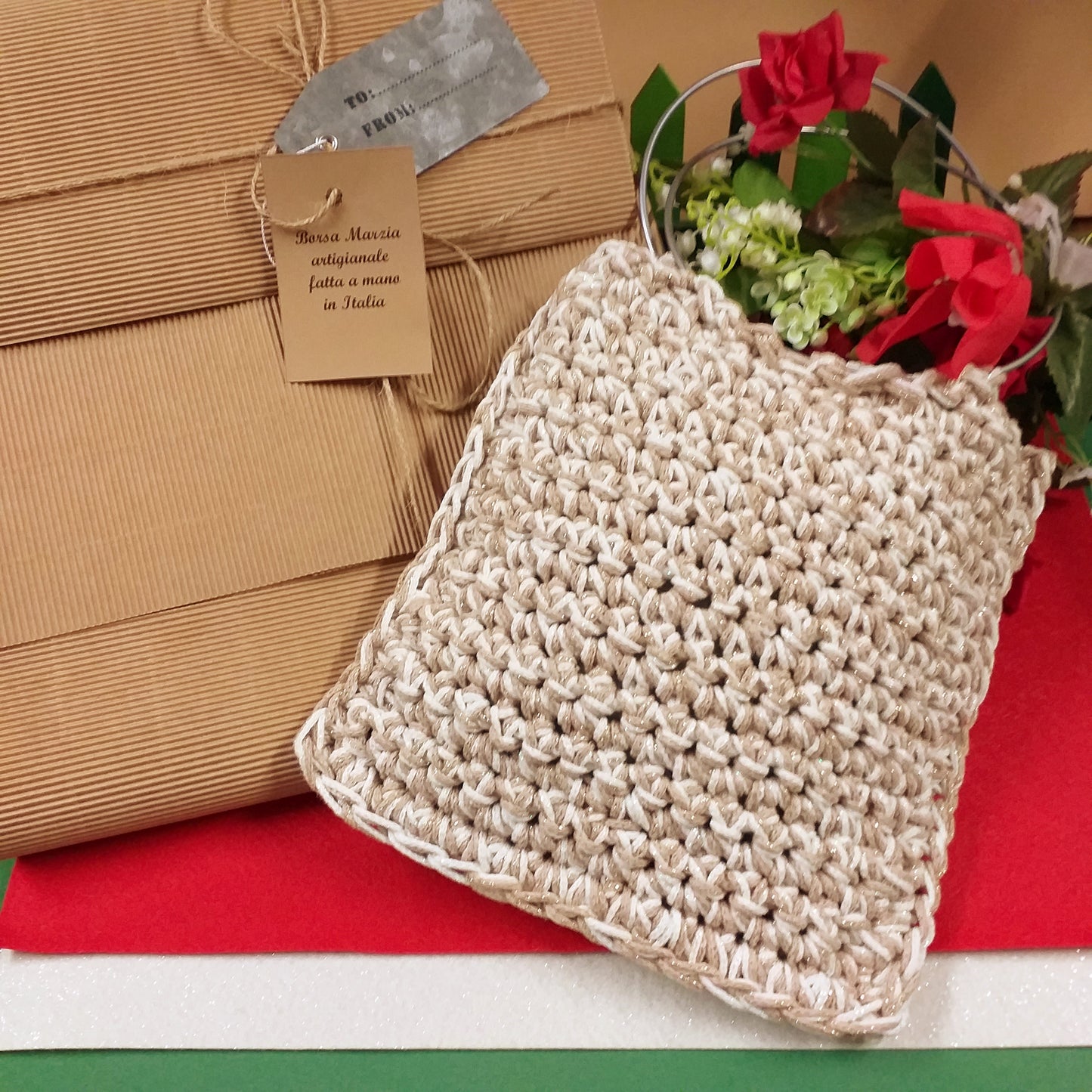 Borsa Marzia artigianale fatta a mano in Italia all'uncinetto crochet bag tag idea regalo from to busta packaging pochette di corda bianco beige lurex cotone green macramè cordino manici cerchio metallo colore argento uso borsetta da giorno sera elegante cerimonia