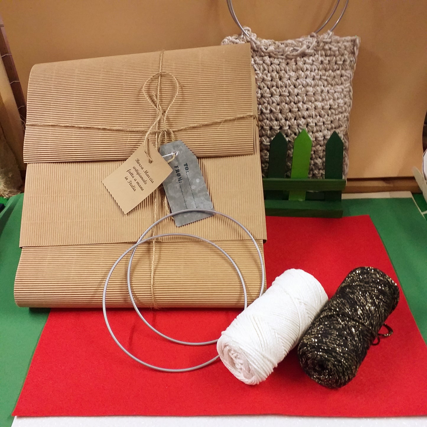 kit per fai da te bianco nero lurex Borsa Marzia artigianale uncinetto crochet bag pochette di corda cotone green macramè cordino manici cerchio metallo colore argento uso borsetta da giorno sera elegante cerimonia