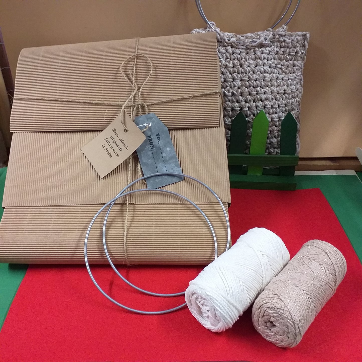 kit per fai da te bianco beige lurex Borsa Marzia artigianale uncinetto crochet bag pochette di corda cotone green macramè cordino manici cerchio metallo colore argento uso borsetta da giorno sera elegante cerimonia
