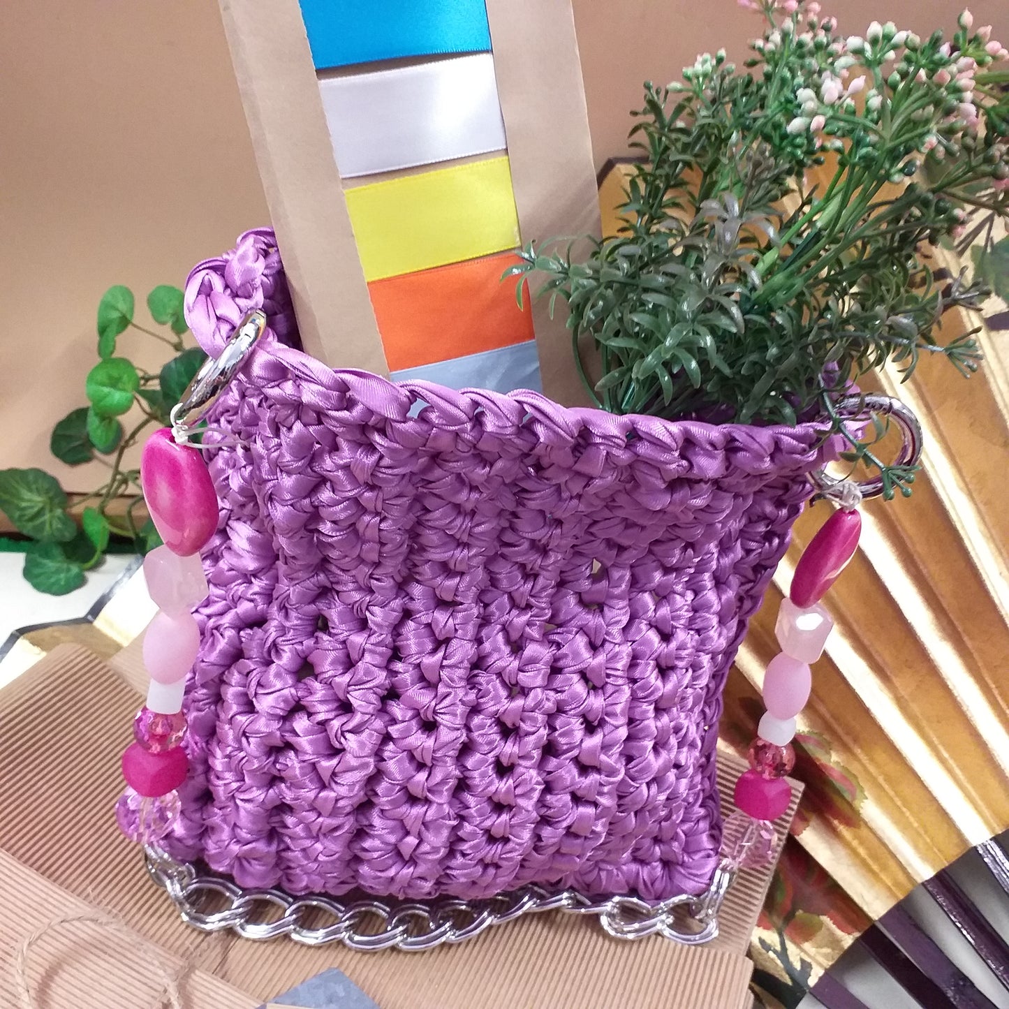 vetrina bags borsa artigianale di fettuccia raso nastro fatta a mano uncinetto crochet Italia pochette cerimonia giorno sera matrimonio manico gioiello perle catena fucsia petunia fashion moda estate