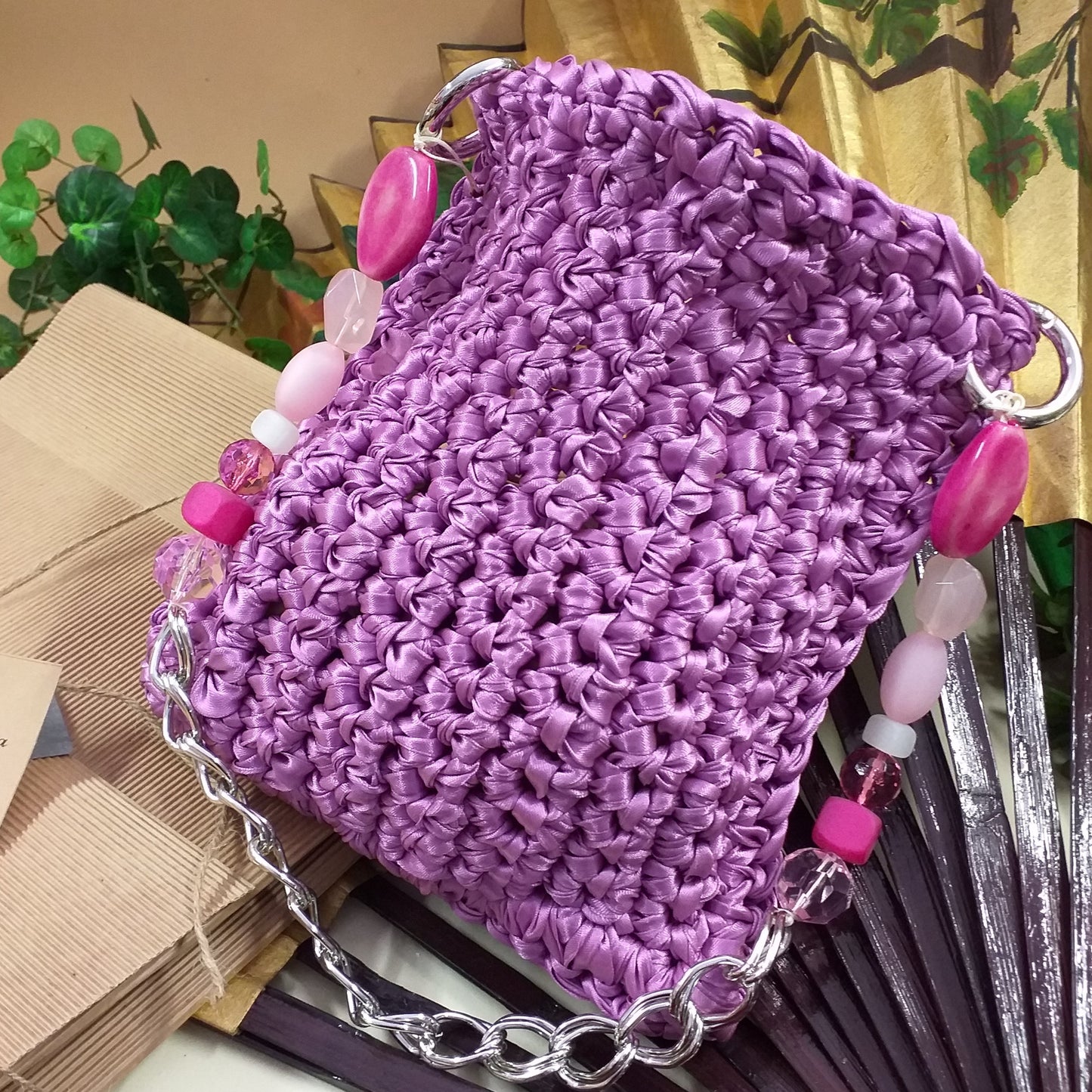 secchiello bag borsa artigianale di fettuccia raso nastro fatta a mano uncinetto crochet Italia pochette cerimonia giorno sera matrimonio manico gioiello perle catena fucsia petunia fashion moda estate