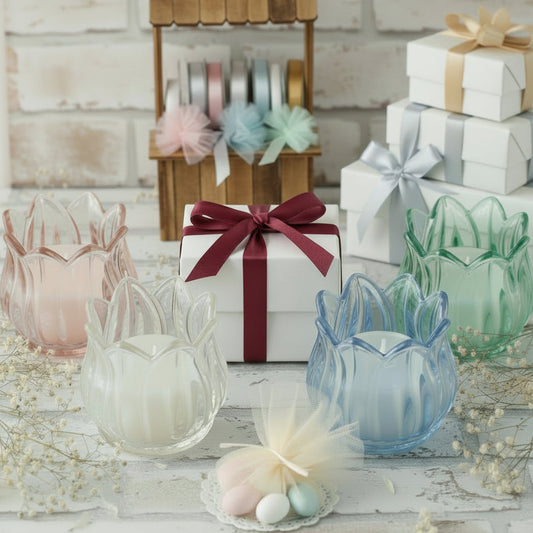 vetrina packaging bianco avorio crema bordò colori candela vasetto vetro colorato forma fiori bocciolo rose decorativa cero lumino bomboniera matrimonio comunione cresima anniversario nozze 25 e 50 anni 18° compleanno laurea confezionata confetti bigliettino nastro coccarda scatola