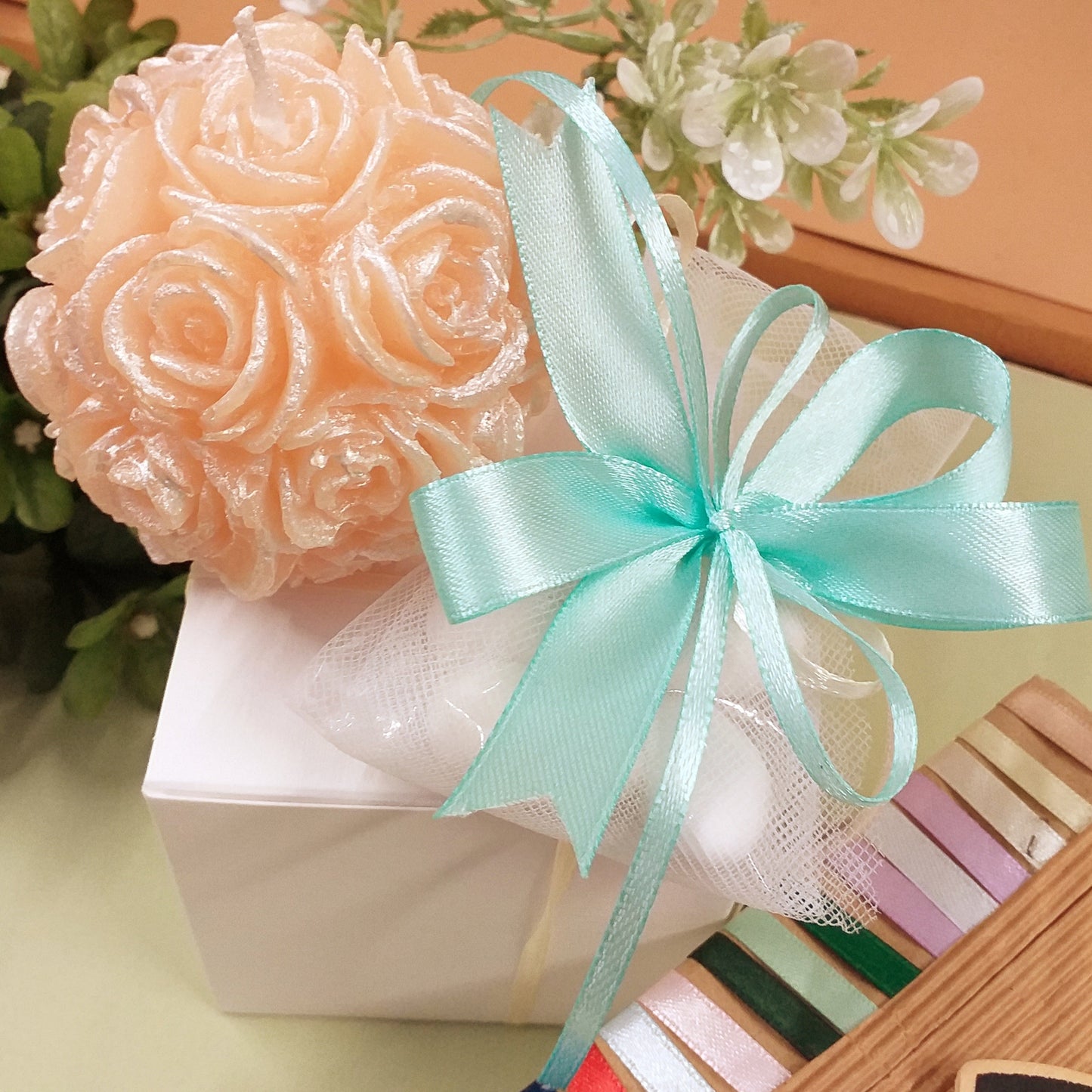 avorio pesca e confezionamento tiffani-pastello candela sfera rose decorativa cero lumino bomboniera matrimonio comunione cresima anniversario nozze 25 e 50 anni 18° compleanno laurea confezionata scatola confetti nastrini