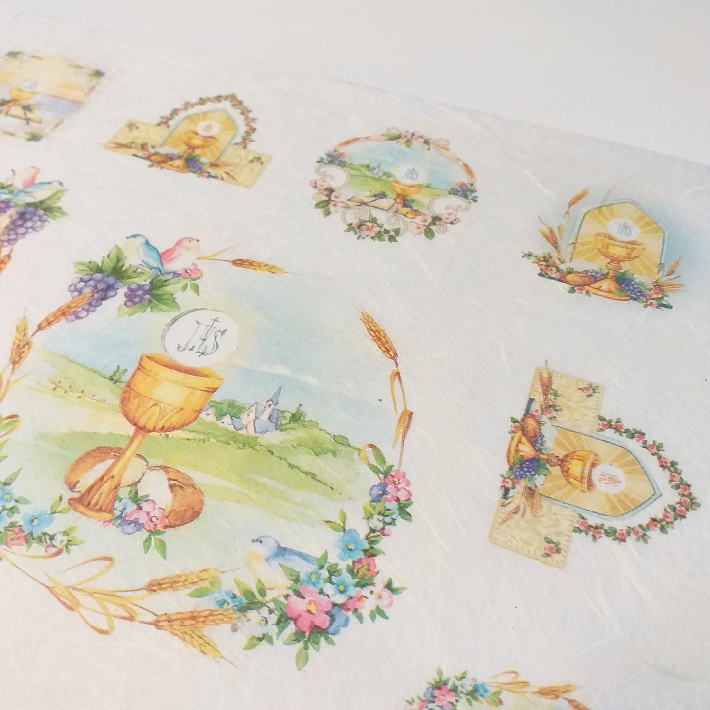 decorazioni uccellini sfondi villaggio carta di riso Silkprint paper Renkalik 35 x 50 cm linea naturale Prima Comunione 219 uso decoupage bomboniere fai da te motivi religiosi sacri simboli cerimonia spighe pane Calice uva Vangelo