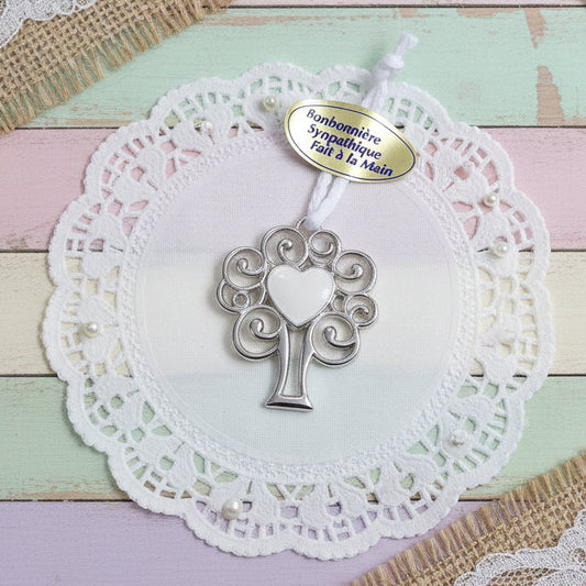 sul centrino ricamato idee segnaposto ristorante chiudipacco regalo packaging confezionamento albero cuore smaltato festa mamma san valentino pasqua ciondolo con tag sticker bonbonniéres a main cuoricini fai da te bomboniera