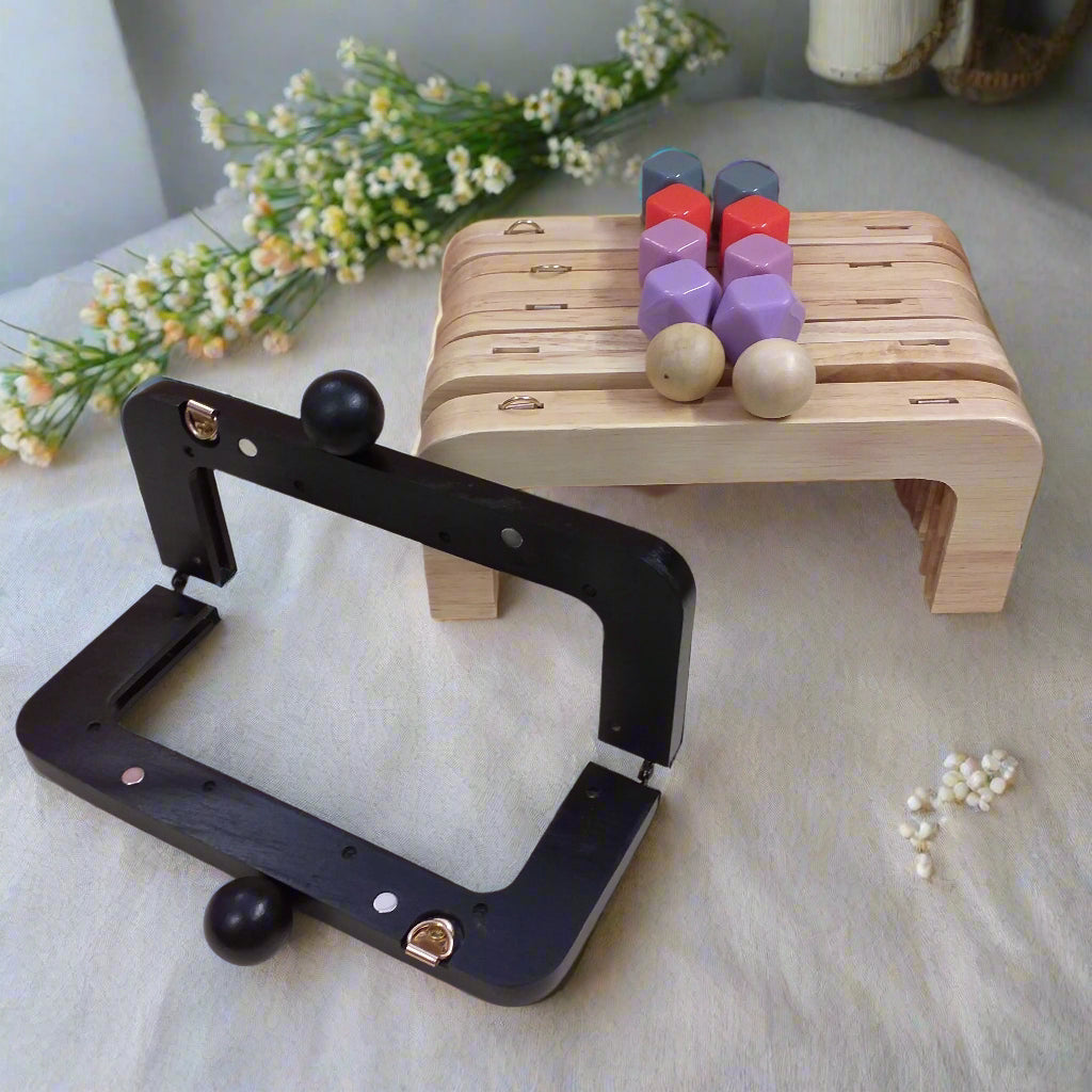 palline pomelli rosa-lilla glicine arancio grigio avio pomoli colorati chiusure clic clac legno wooden clutch bags per borse uncinetto pochette da sera cerimonia lavoro a maglia artigianale telaio aperto con viti