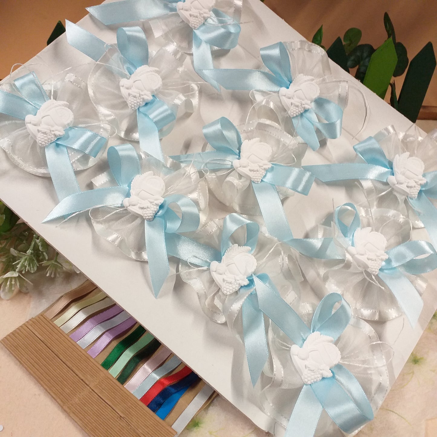 segnaposto bomboniera applicazione scatole packaging fiocco coccarda nastro con gessetto simboli Prima Comunione calice spighe pane uva