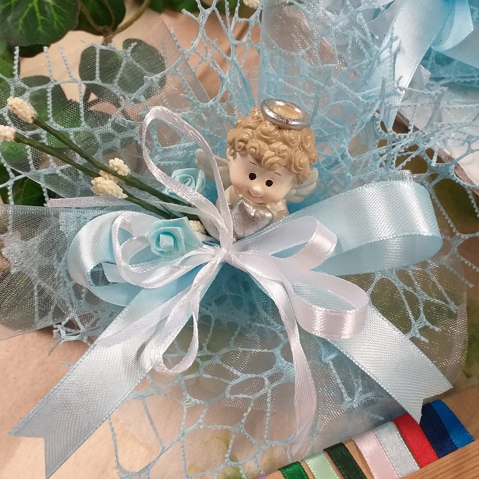 come confezionare angioletto statuetta con tulle rete portaconfetti fiocco fiorellini fai da te bomboniera sacchetto confetti