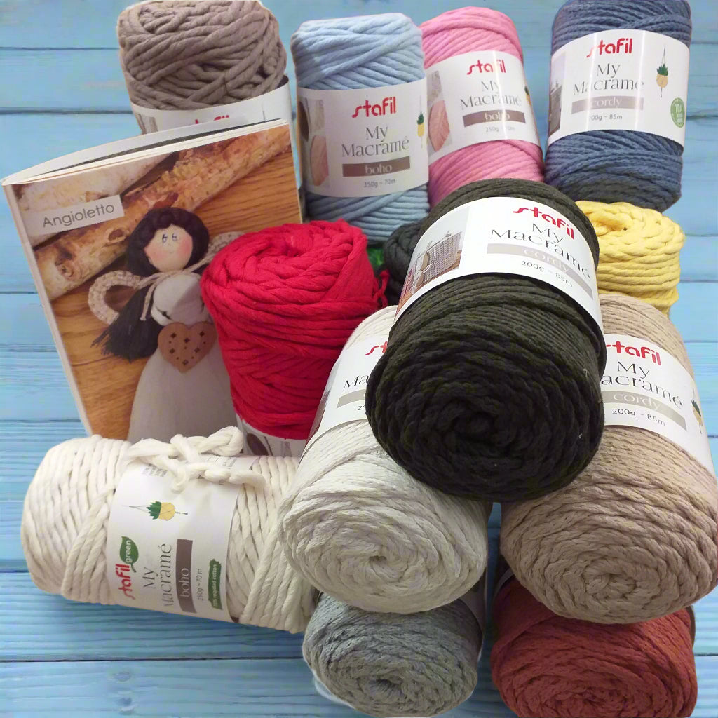 vetrina mpn 108076 e 108075 crema panna beige grigio rosa azzurro marrone antracite verde rosso giallo blu corda colori cordino macramè 4 mm filato stafil cordy cotone intrecciato cordoncino per tende borse nodi marinari spago uso lavorazione a mano uncinetto creazioni portapiante decorazioni muro arazzi scacciapensieri giostrine cuscini tappeti coperte cestini