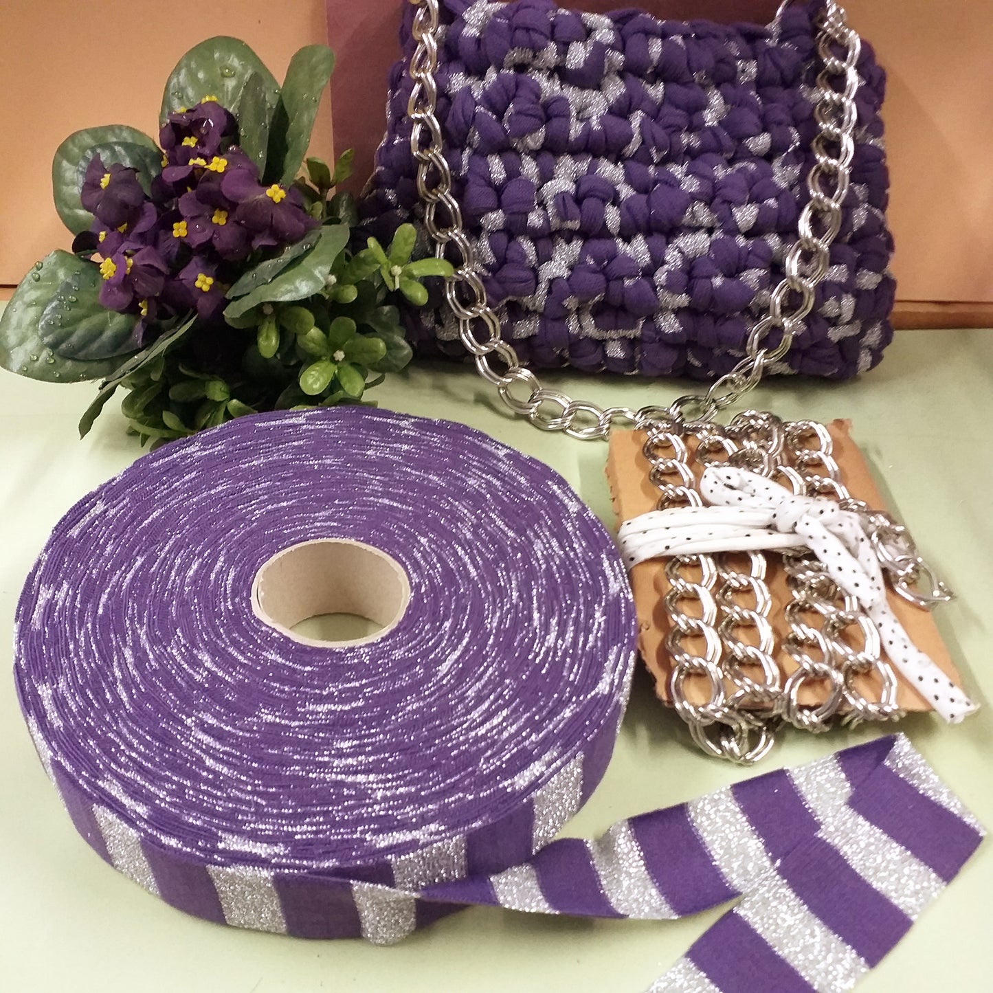 kit fai da te crochet bag pochette cerimonia viola argento lurex borsa uncinetto fettuccia alta larga piatta maglia bassissima manico catena argento con moschettoni