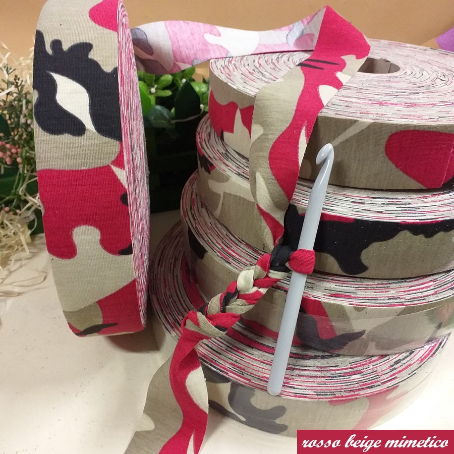 idea esempio catenella con mimetico chiaro scuro fango beige rosso fettuccia di lycra elastica piatta maglina elastane per borse marshmallow uncinetto cestini tappeti cuscini moda abbigliamento