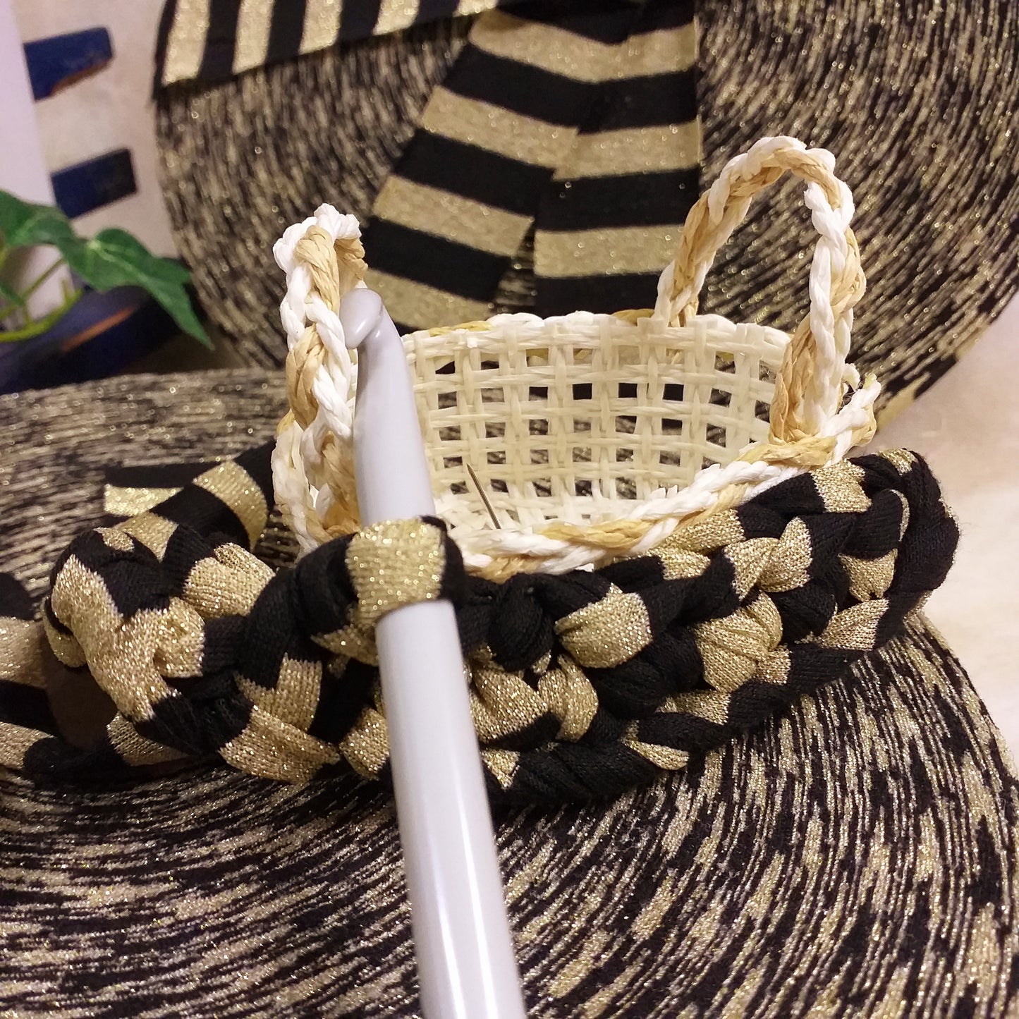 come rivestire cestino con glitter brillantini lamè fettuccia lurex lycra nero-oro uso uncinetto