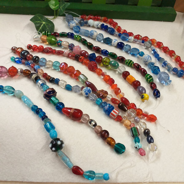 forme assortite varie serie colorate perle di vetro veneziano stile Murano vendita a fili shop colori offerta stock
