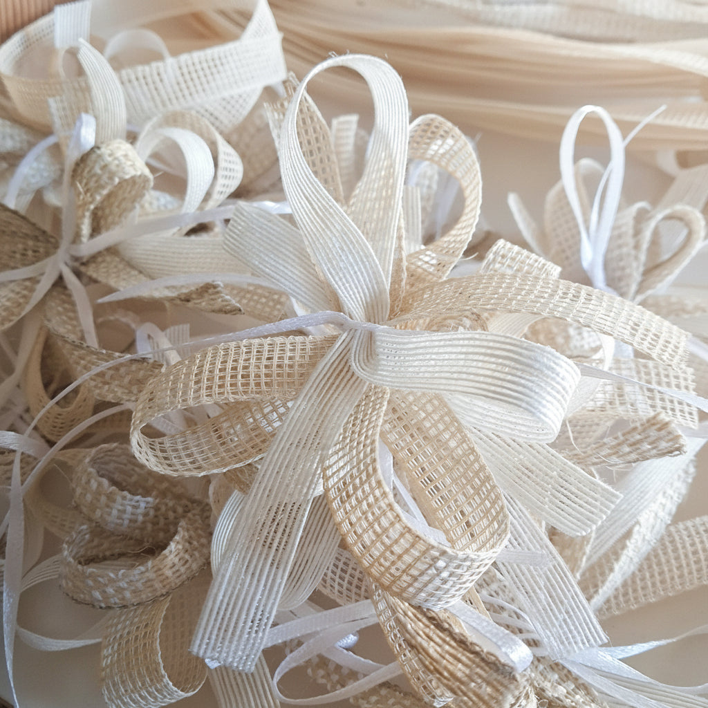 esempio confezionamento shop eco-friendly green nastro juta naturale grezzo beige lino sbiancato garza di carta a rete rustico shabby chic nastrino uso fiocchi confezionare bomboniere fai da te chiudipacco regalo packaging segnaposto vetrinistica hobbistica