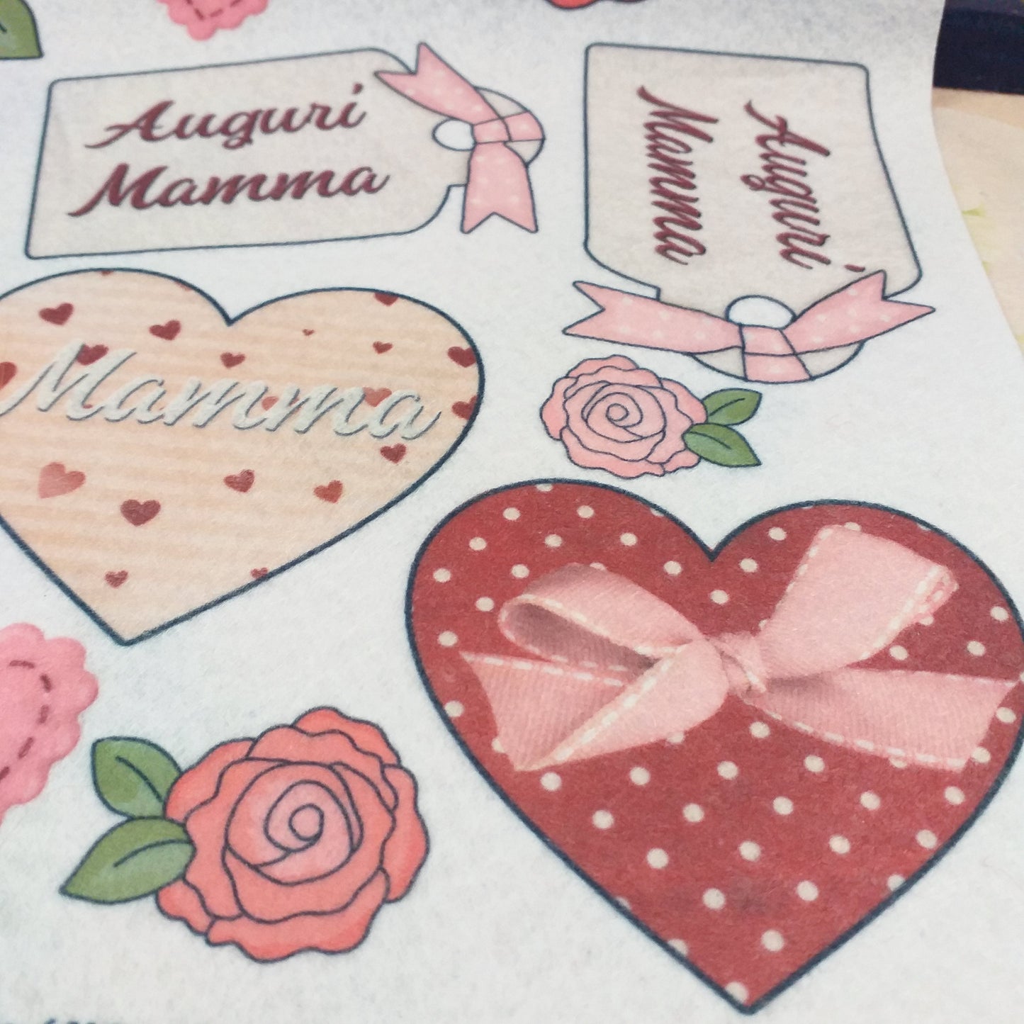 cuoricini tag scritta auguri rose grandi fiori cuoricino pois cuore medio rosa pastello pannello idee per creare pannolenci stampato per addobbi decorazioni chiudipacco vetrinistica gadget souvenir ricordini festa della mamma