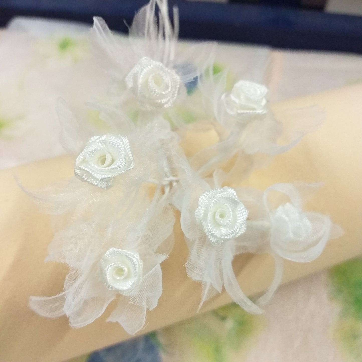 mazzolino da 6 rosellina organza raso bianca crema uso fai da te bomboniere applicazioni abiti vestiti borse da cerimonia pochette da sera