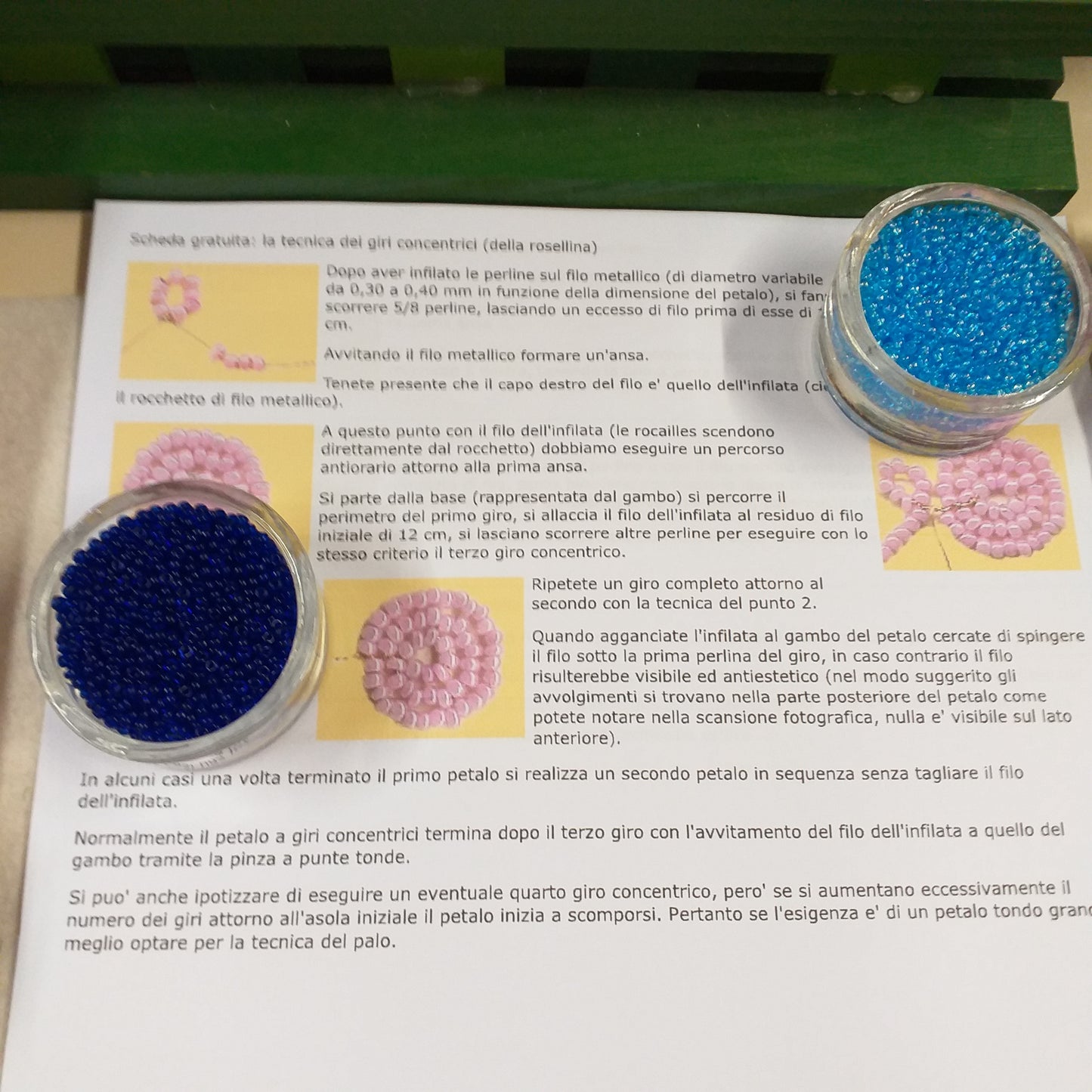 tecnica dei giri concentrici (della rosellina) tonalità blu azzurro perline di vetro rocailles di conteria lavanda per ortensia fiori veneziani kit spiegazioni istruzioni dei fiorellini