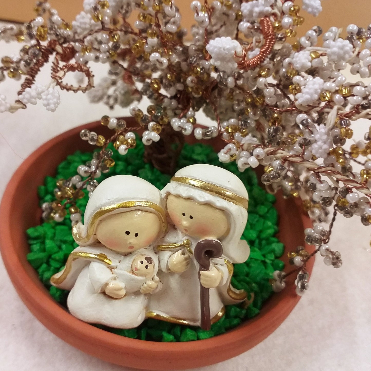 gruppo Natività Giuseppe Maria Gesù Bambino statuine Presepe miniatura ceramica artigianale etnico moderno originale colorate idea albero neve perline bomboniera Battesimo natalizia chiudipacco regalo vetrinistica