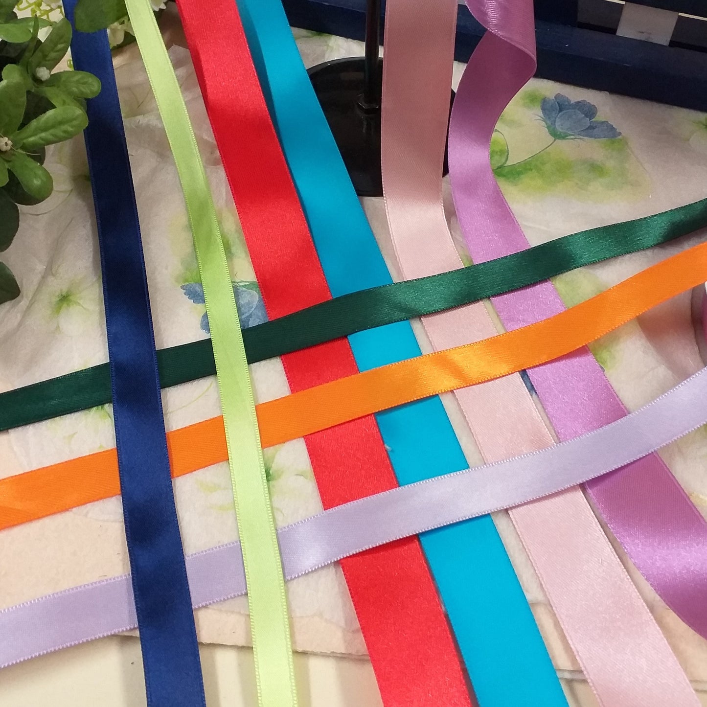 negozio shop vendita 15, 25 - 40 mm nastri decorativi raso stoffa uso per hobbistica lavoretti cucito creativo bomboniere fai da te addobbi Pasqua confezioni regalo natalizie packaging vetrinistica decorazioni fioristi