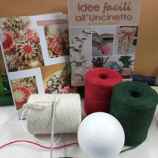 filato colorato corda rosso verde bianco colori natalizi kit idee facili uncinetto stafil palline sfere albero Natale foto spiegazioni passo a passo da realizzare con filo juta