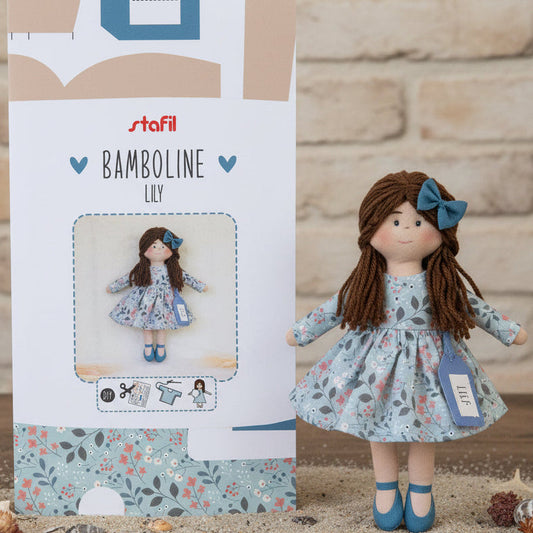 lily celeste azzurro pannello stoffa stampata dipinta disegnata con cartamodelli per cucito creativo Stafil bamboline fai da te kit bambola di pezza tessuto colorato
