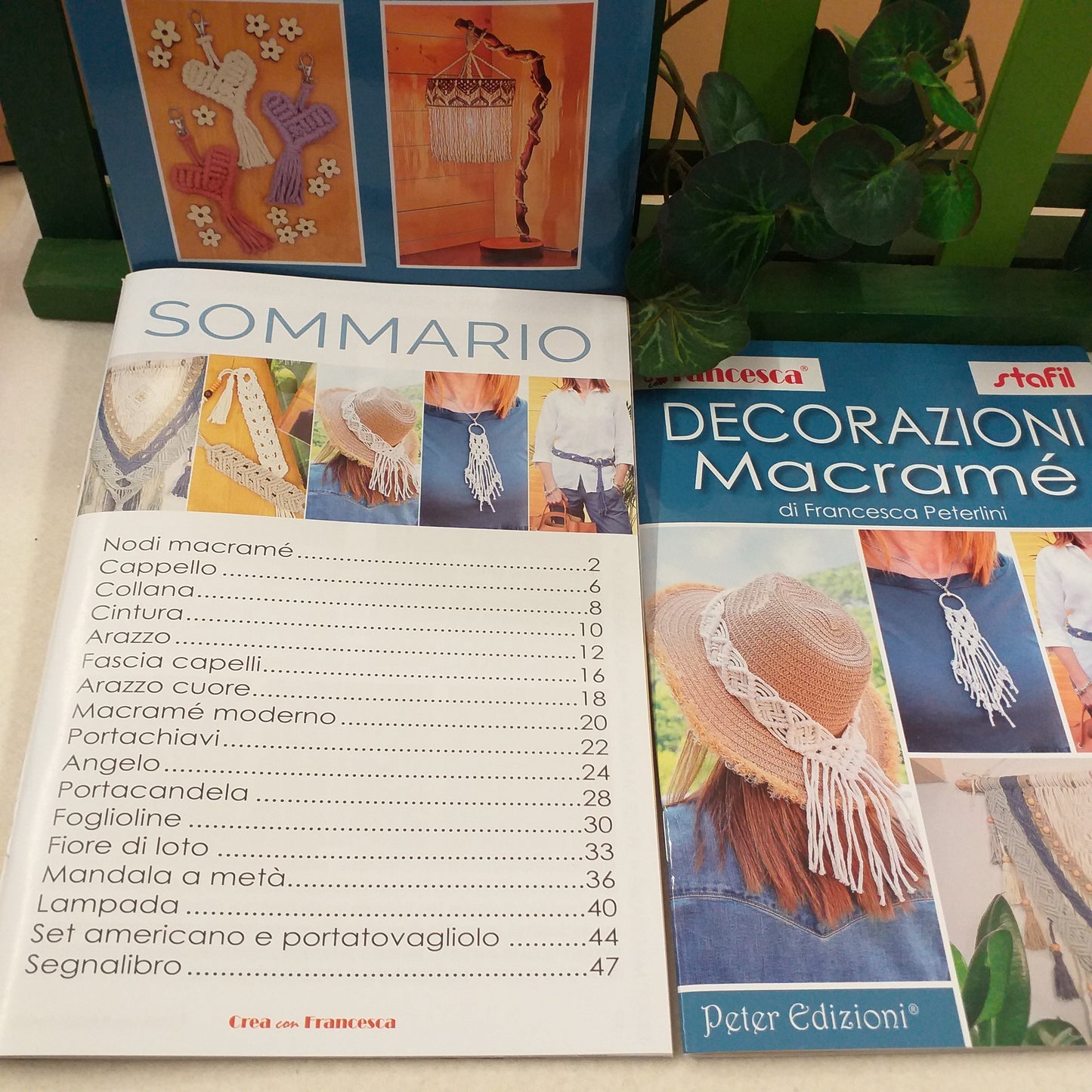 sommario e retro manuale libretto Macramé Francesca Peterlini pack corda Stafil accessori foto tutorial cordino e cordoncino nodi tessitura cuoricino portachiavi cappello collana cintura arazzo wall hanging lampada