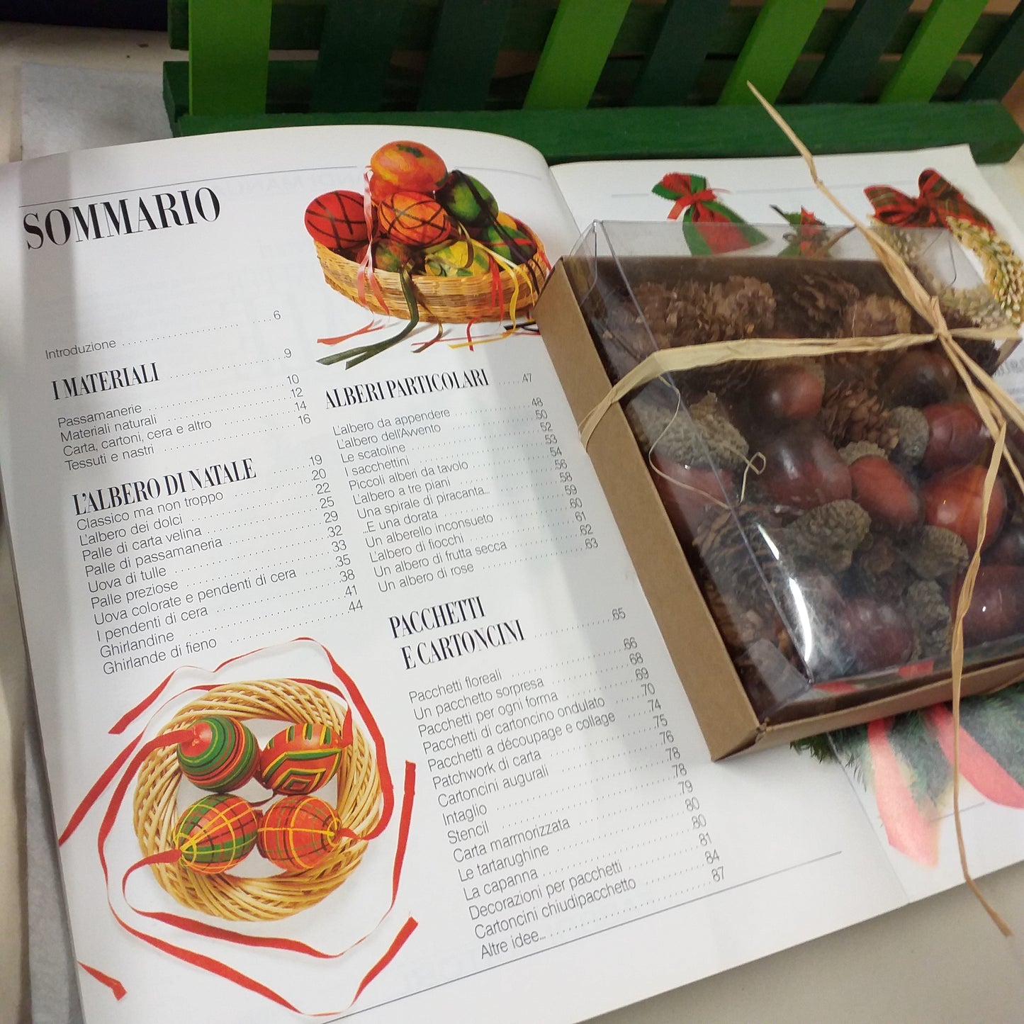 sommario albero di Natale, pacchetti e cartoncini, decorazioni per natale offerta D gift box ghiande pigne scatola regalo rafia kit lavoretti regali decorazioni fai da te manuale accessori natalizi idee composizione centrotavola ghirlanda fuoriporta
