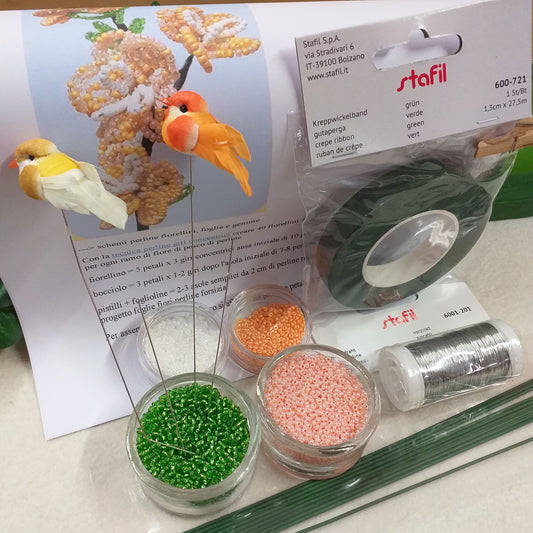 fiori di pesco salmone composizione floreale kit conteria di vetro rocailles fai da te steli istruzione materiale occorrente filo zincato guttaperca stemtex adesivo nastro verde fioristi