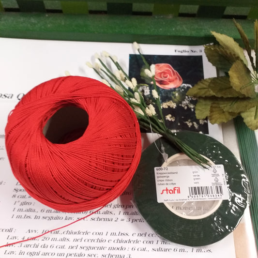 rosso e kit foglio n. 3 rosa queen elisabetta schemi rose uncinetto fiori facili gomitolo cotone colorato filato di scozia fili steli gambi nebbiolina foglie guttaperca nastro verde fioristi