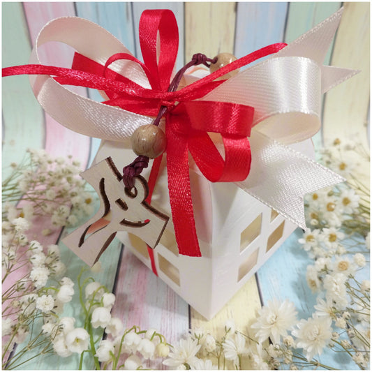 bianco rosso bomboniera artigianale religiosa sacra confezionata per Comunione Cresima portachiavi Croce legno Tau francescana cordino perline packaging confetti lanterna cartoncino scatolina bigliettino personalizzato Santo Giorno con simboli