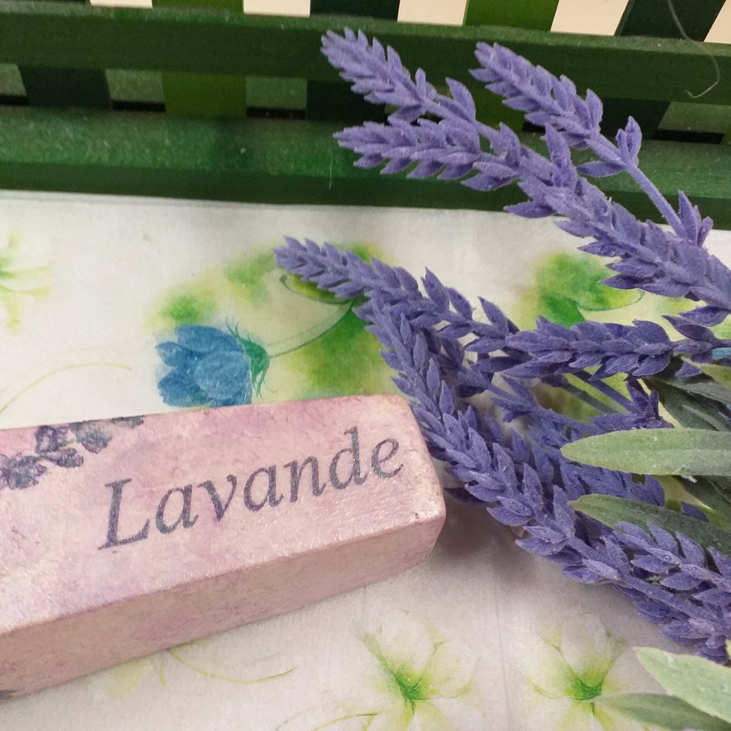vaso lavande e composizione floreale piantina fiori lavanda finti artificiali mazzetto bomboniere uso decorazioni vetrine negozi allestimento matrimonio packaging