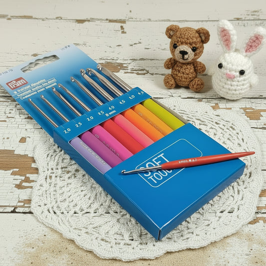 Prym soft touch manico gomma morbida colorata set kit uncinetto ergonomico alluminio per lana e cotone lavori manuali fai da te, idea amigurumi orsetto coniglietto