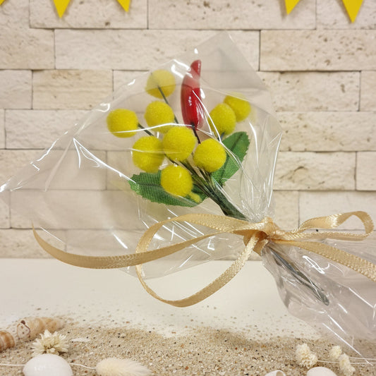 peperoncino e mazzetto finto festa della donna bouquet confezionato rametto mazzolino mimosa gialla foglie uso chiudipacco segnaposto bomboniera regalino gadget pensierino idea regalo originale particolare