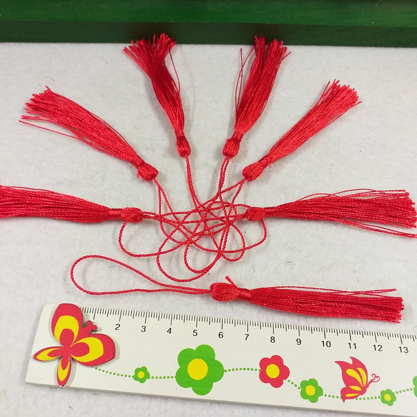 quanto sono grandi nappine di cordoncino decorative colorate rosse da 13 cm uso segnalibro laurea bomboniere fai da te applicazioni