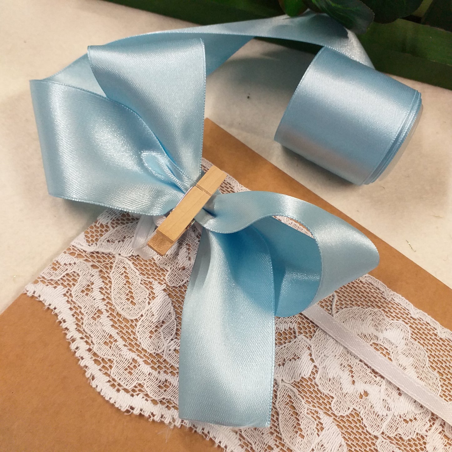 come creare fiocchi con nastri di raso decorativi cucito creativo addobbi confezioni regalo celeste packaging bomboniere bouquet sposa fiocco nascita bimbo maschietto bebè baby