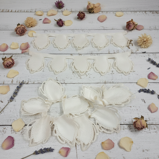 nastro portaconfetti tela bouclè e velo colore avorio petali foglie per costruire e realizzare coccarde con tirante da confezionare con confetti per segnaposto e bomboniere vendita singola