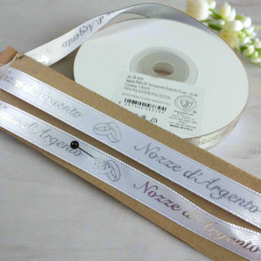 stampato fedi simboli nozze argento fondo bianco scritta argentata nastro anniversario matrimonio 25 anni venticinquesimo per confezioni bomboniere fai da te o packaging allestimento