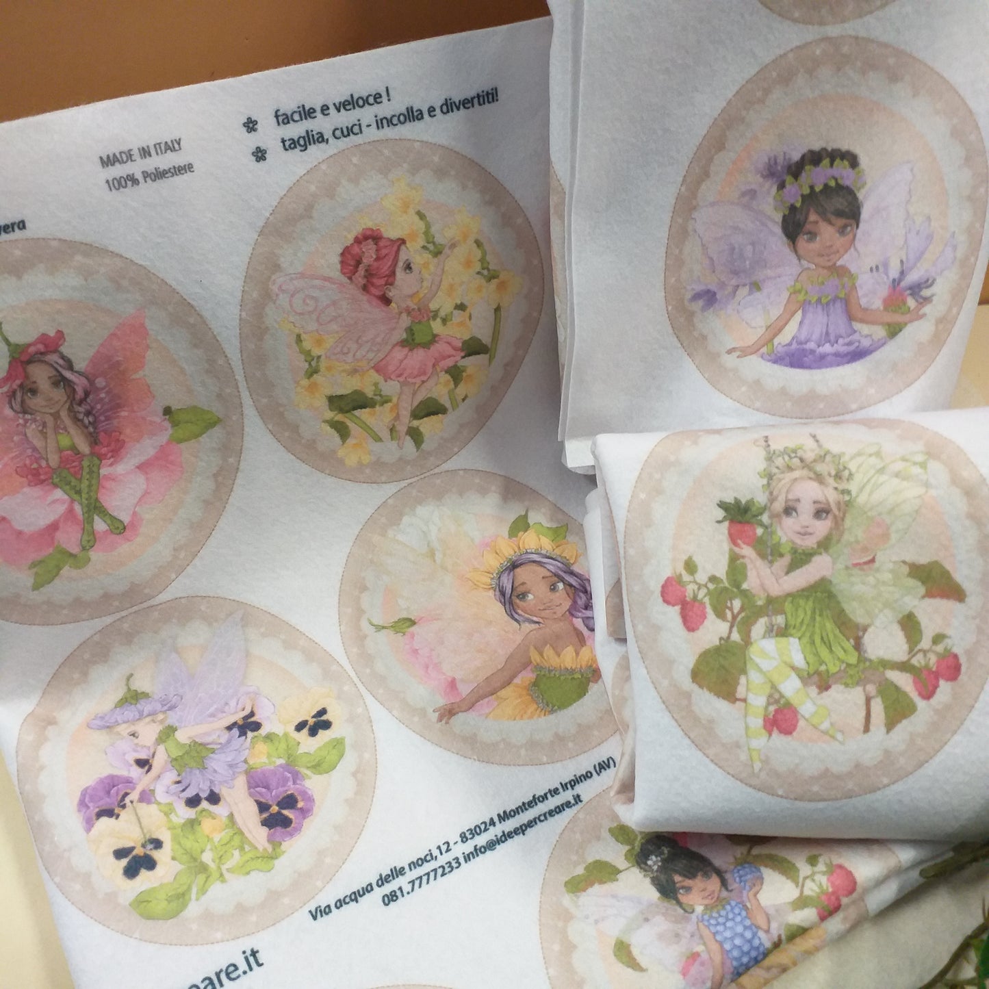 violette margherite fragoline lillà glicine rose elfi del bosco fatine dei fiori medaglioni pannello pannolenci stampato per fioristi decorazioni addobbi albero di natale vetrinistica packaging